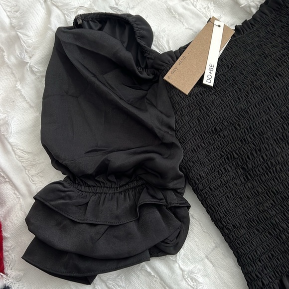 Cute black ruffled top - Picture 2 of 3